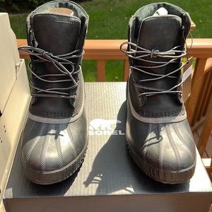 New Never worn, boxed, SOREL Black Waterproof, Impermeable, Insulated sole boots